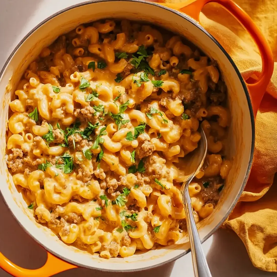 Eine Schüssel mit Makkaroni und Käse.