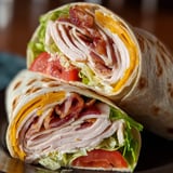 Ein Snack mit Bacon und knackigem Salat.